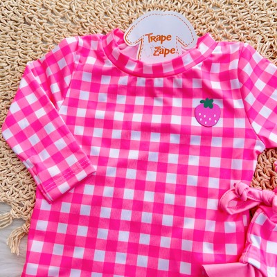 Linha Praia - Blusa Moranguinho com Proteção UV50+ e Calcinha - Rosa Chiclete